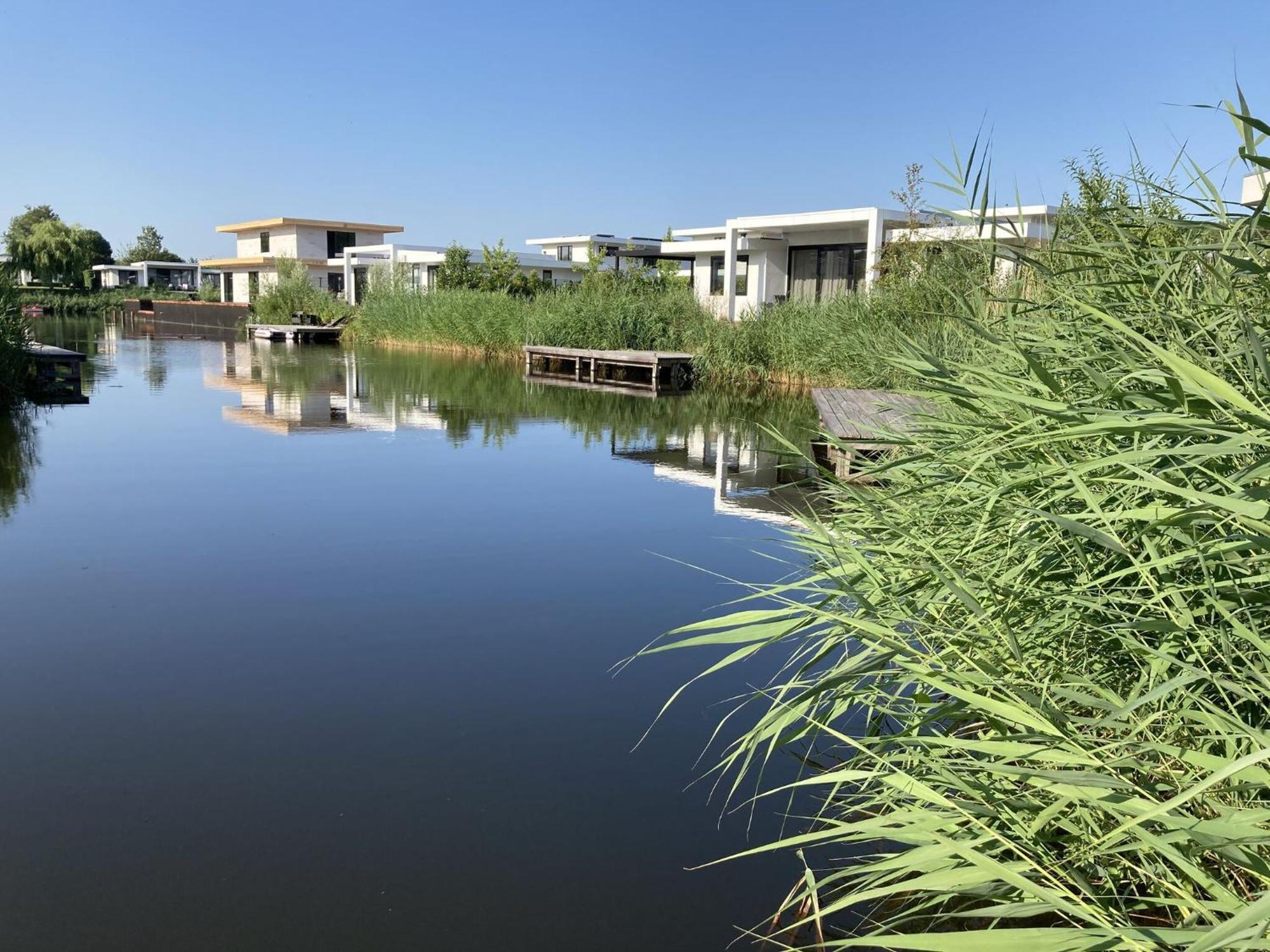 Family Villa With Garden And Jetty Zeewolde Eksteriør billede